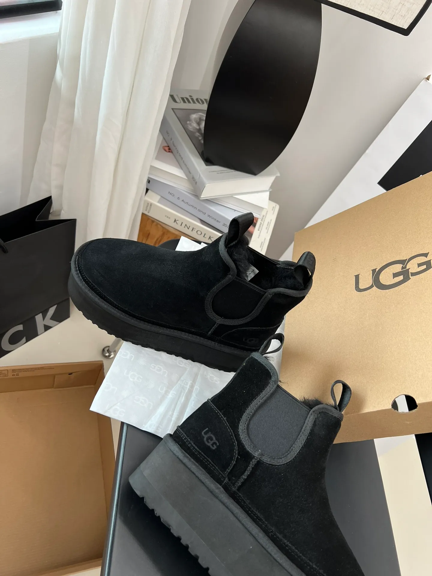 💰560 UGG sheepskin all-in-one snow boots Chelsea boots UGG 4526 Autumn and winter new women's casual and comfortable thick-soled Chelsea fashion boots star same style 1134526 Color: black maroon gray Size: 35-40